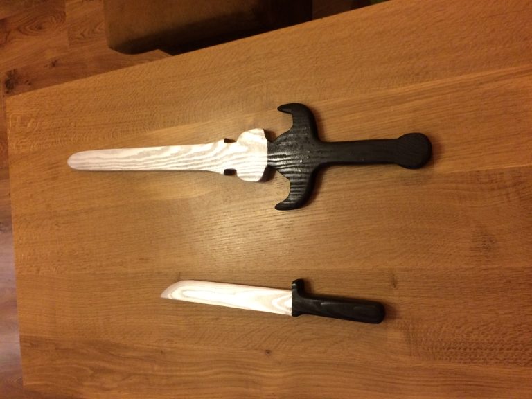 Zabawki z drewna – miecz i nóż